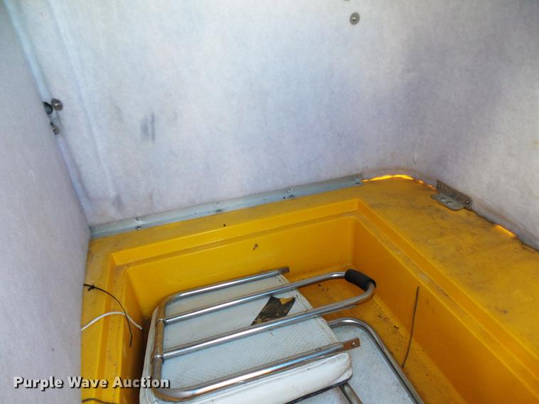 image for item EA9690 1998 Marine One 2650kat boat