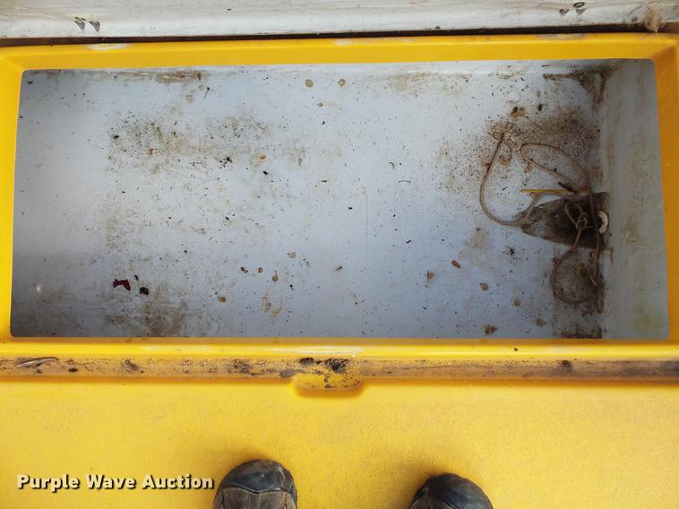 image for item EA9690 1998 Marine One 2650kat boat