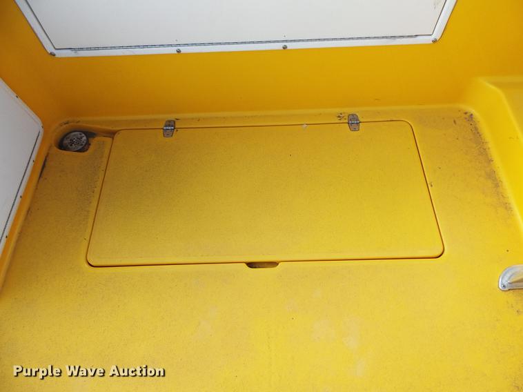 image for item EA9690 1998 Marine One 2650kat boat