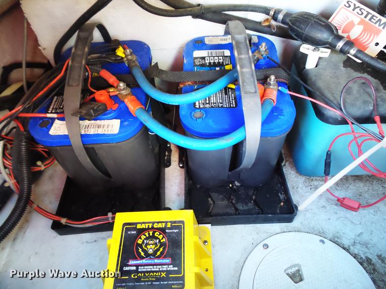 image for item EA9690 1998 Marine One 2650kat boat