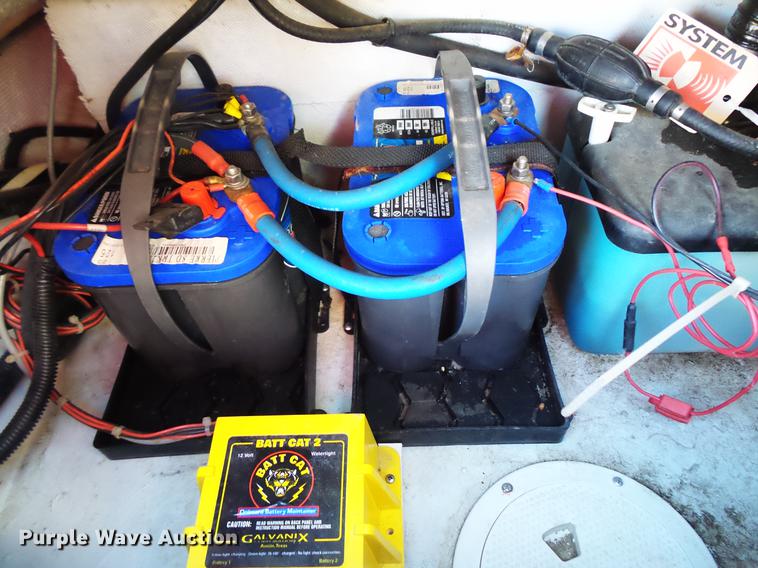 image for item EA9690 1998 Marine One 2650kat boat