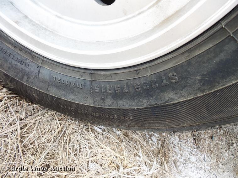 image for item EA9690 1998 Marine One 2650kat boat