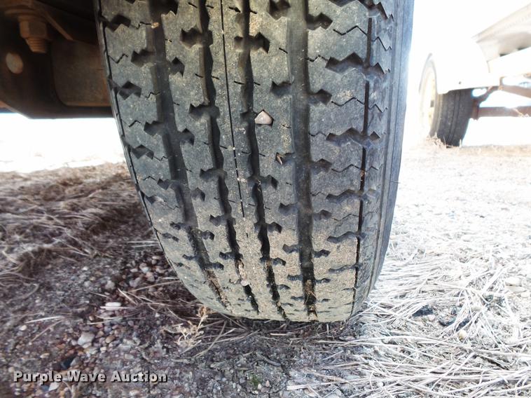 image for item EA9690 1998 Marine One 2650kat boat