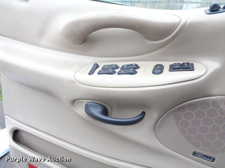 image for item EC9485 2000 Ford Expedition SUV