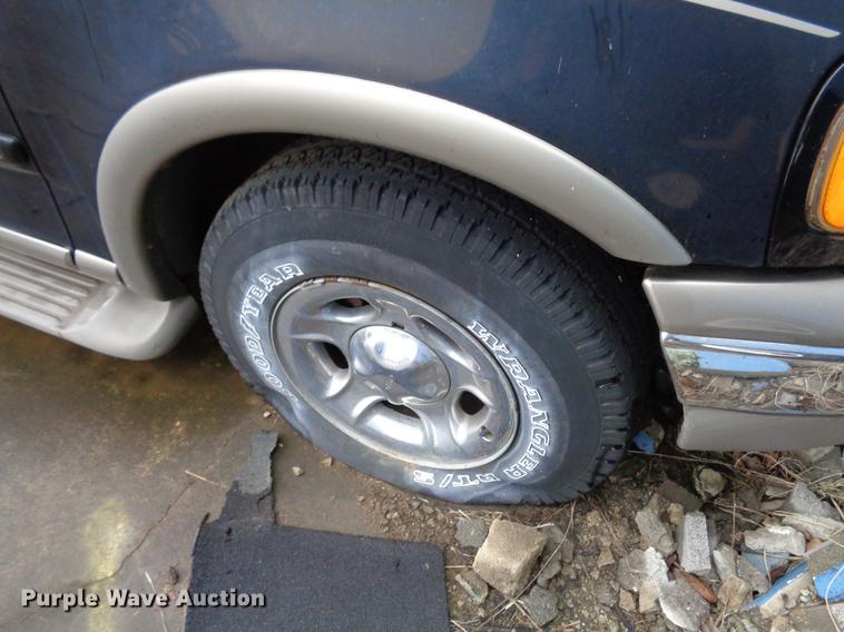 image for item EC9485 2000 Ford Expedition SUV