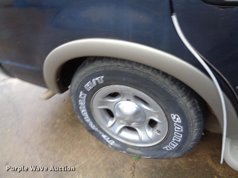image for item EC9485 2000 Ford Expedition SUV