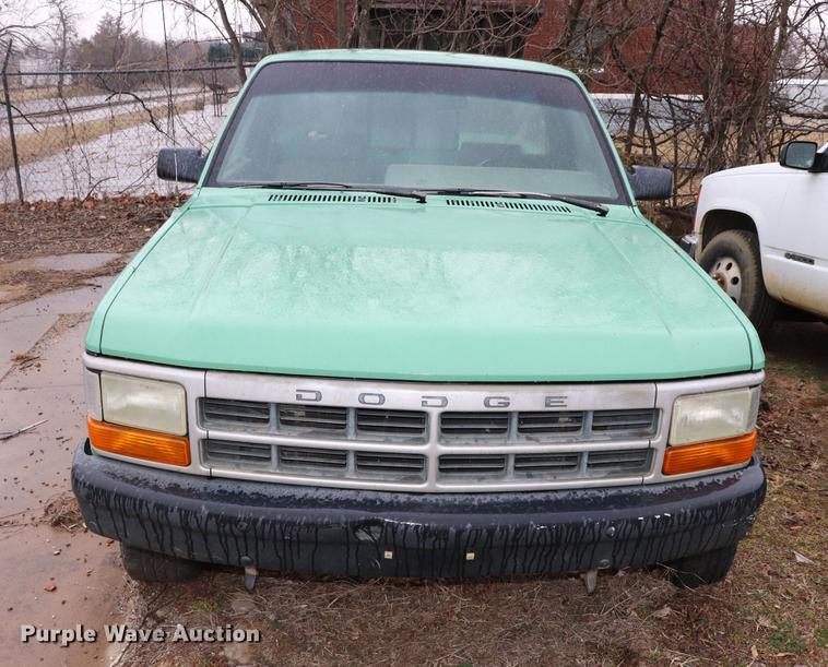 image for item EC9486 1996 Dodge Dakota pickup truck