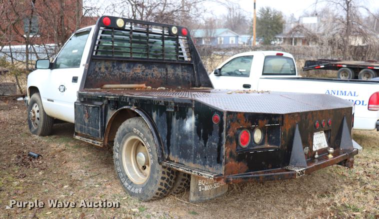 image for item EC9487 1998 Chevrolet Silverado 3500 flatbed pickup truck