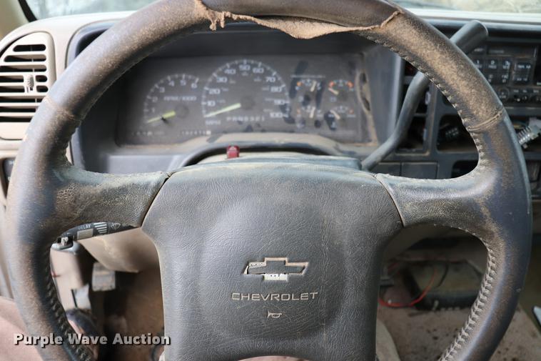 image for item EC9487 1998 Chevrolet Silverado 3500 flatbed pickup truck