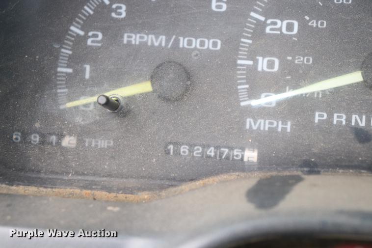 image for item EC9487 1998 Chevrolet Silverado 3500 flatbed pickup truck