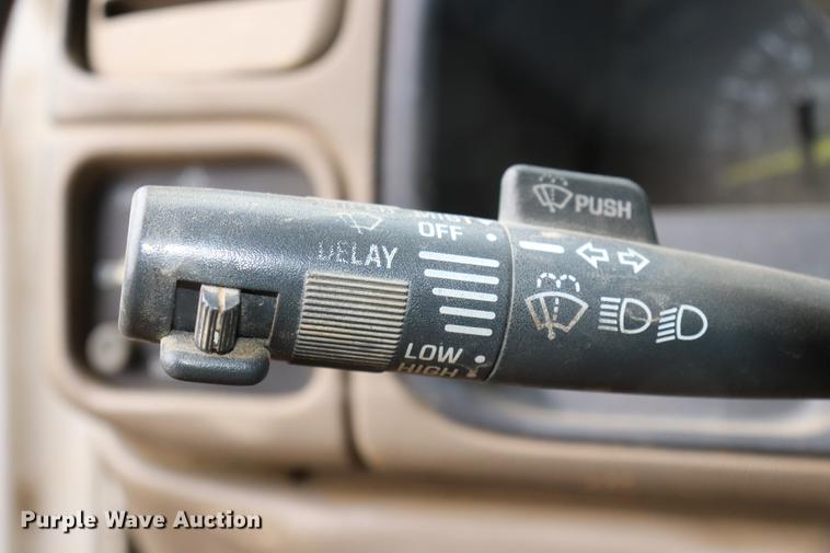 image for item EC9487 1998 Chevrolet Silverado 3500 flatbed pickup truck