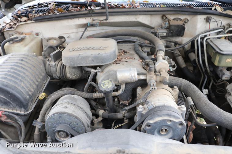 image for item EC9487 1998 Chevrolet Silverado 3500 flatbed pickup truck