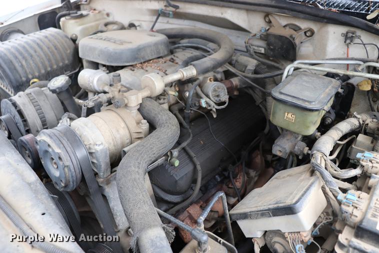 image for item EC9487 1998 Chevrolet Silverado 3500 flatbed pickup truck