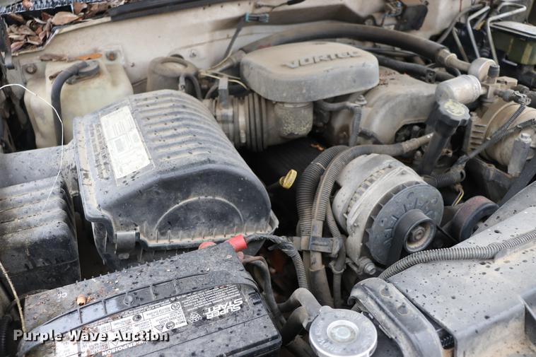 image for item EC9487 1998 Chevrolet Silverado 3500 flatbed pickup truck