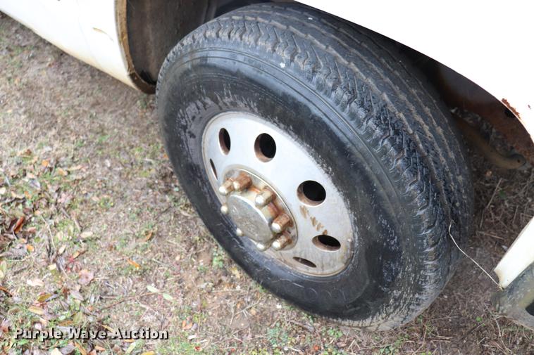 image for item EC9487 1998 Chevrolet Silverado 3500 flatbed pickup truck