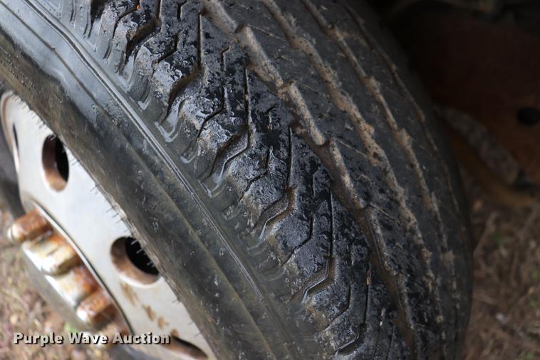 image for item EC9487 1998 Chevrolet Silverado 3500 flatbed pickup truck