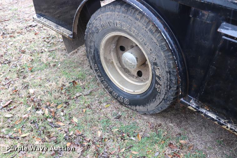 image for item EC9487 1998 Chevrolet Silverado 3500 flatbed pickup truck