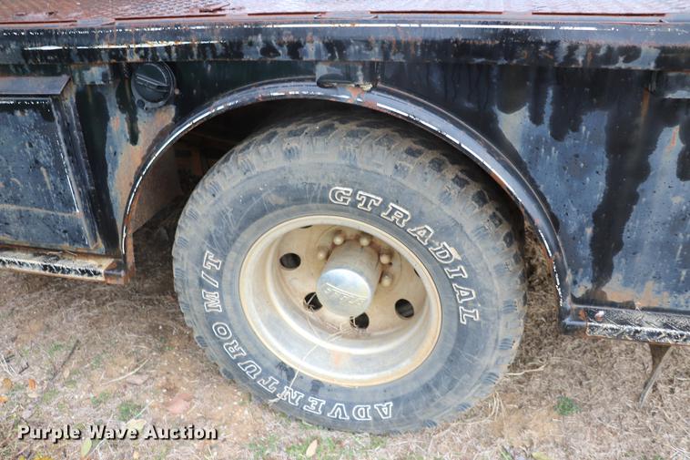 image for item EC9487 1998 Chevrolet Silverado 3500 flatbed pickup truck