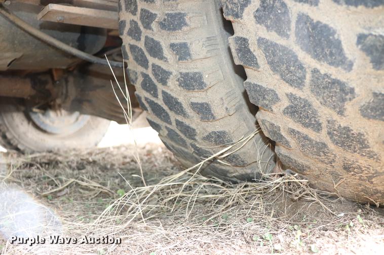 image for item EC9487 1998 Chevrolet Silverado 3500 flatbed pickup truck