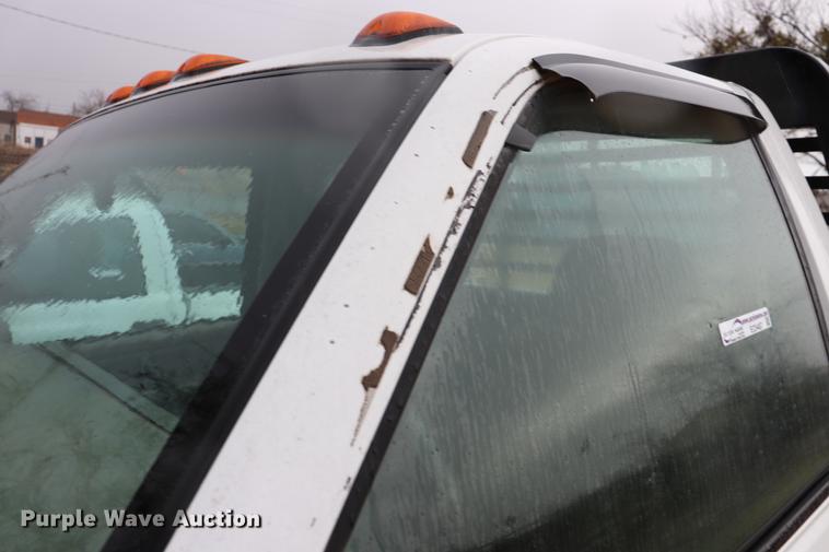 image for item EC9487 1998 Chevrolet Silverado 3500 flatbed pickup truck