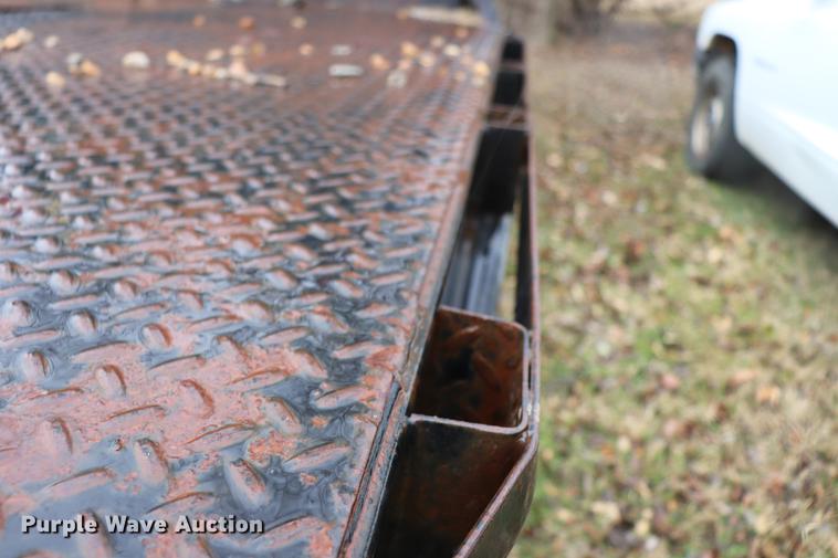 image for item EC9487 1998 Chevrolet Silverado 3500 flatbed pickup truck