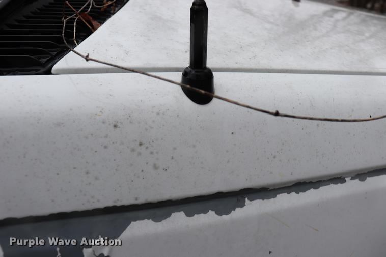 image for item EC9487 1998 Chevrolet Silverado 3500 flatbed pickup truck