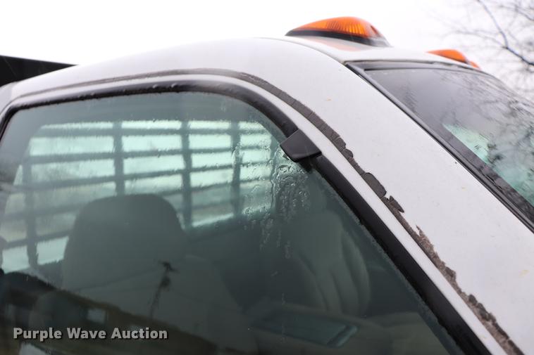 image for item EC9487 1998 Chevrolet Silverado 3500 flatbed pickup truck