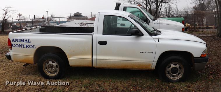 image for item EC9488 2001 Dodge Dakota pickup truck
