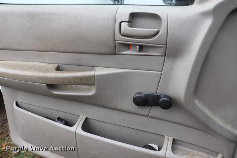 image for item EC9488 2001 Dodge Dakota pickup truck