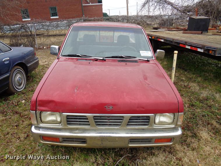 image for item EC9490 1997 Nissan XE pickup truck