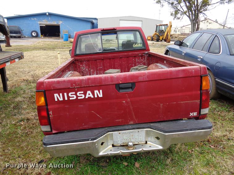 image for item EC9490 1997 Nissan XE pickup truck