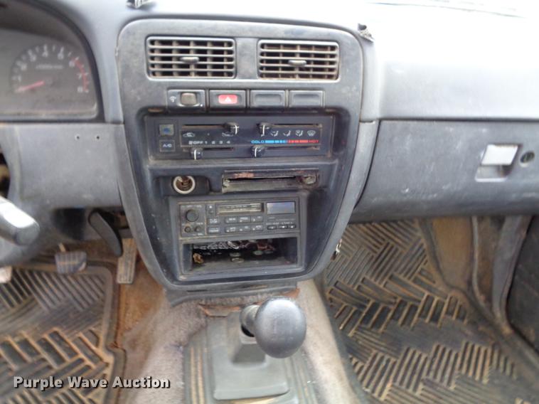 image for item EC9490 1997 Nissan XE pickup truck