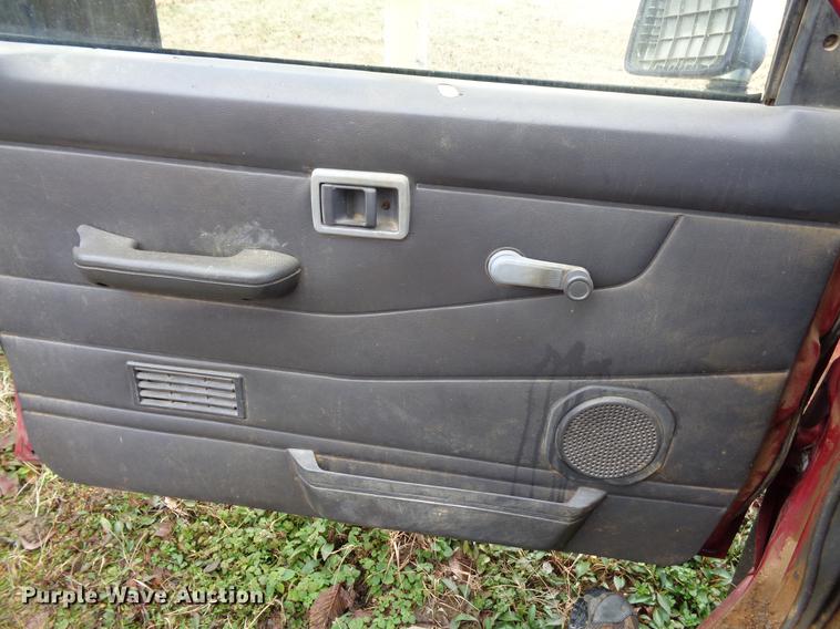 image for item EC9490 1997 Nissan XE pickup truck