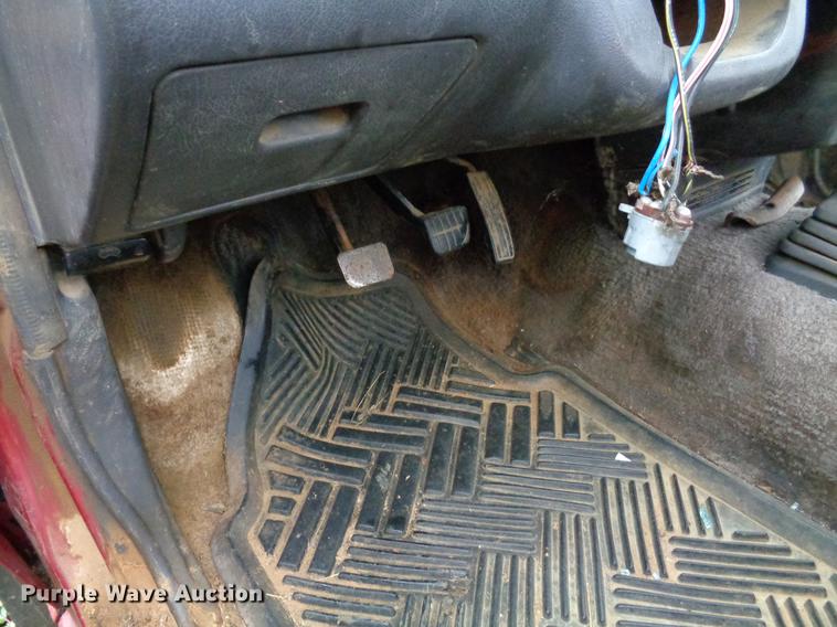 image for item EC9490 1997 Nissan XE pickup truck