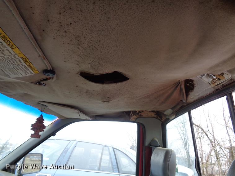 image for item EC9490 1997 Nissan XE pickup truck