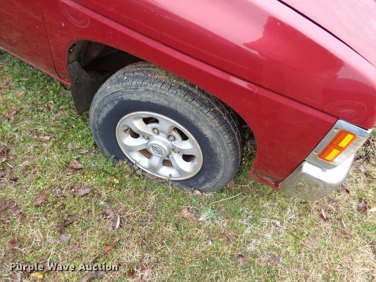 image for item EC9490 1997 Nissan XE pickup truck