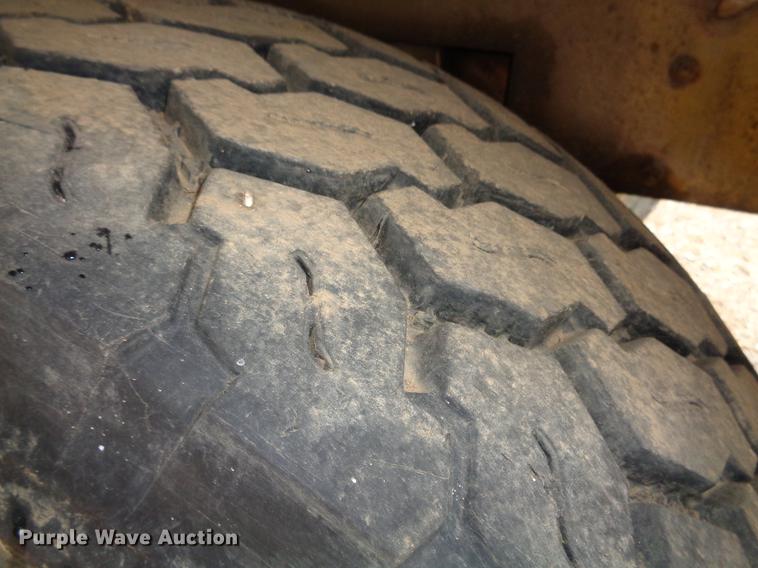 image for item EC9493 Gradall G3WD rubber tire excavator