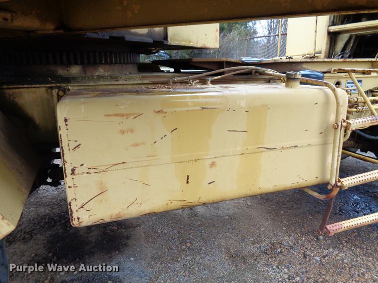 image for item EC9493 Gradall G3WD rubber tire excavator