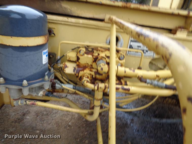 image for item EC9493 Gradall G3WD rubber tire excavator