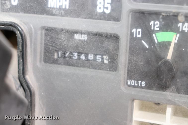 image for item EJ9756 2000 International 3800 school bus