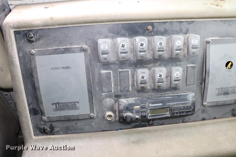 image for item EJ9756 2000 International 3800 school bus