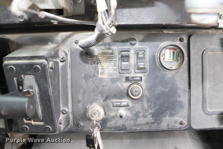 image for item EJ9756 2000 International 3800 school bus