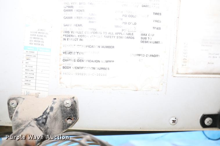 image for item EJ9756 2000 International 3800 school bus