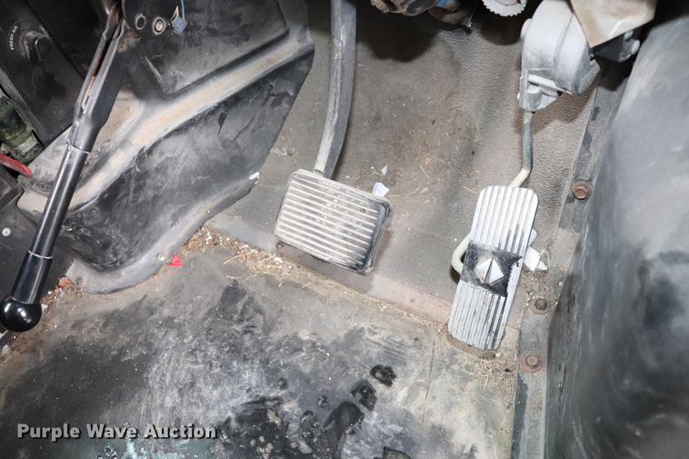 image for item EJ9756 2000 International 3800 school bus