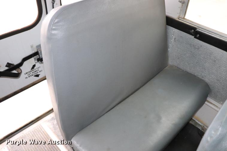 image for item EJ9756 2000 International 3800 school bus