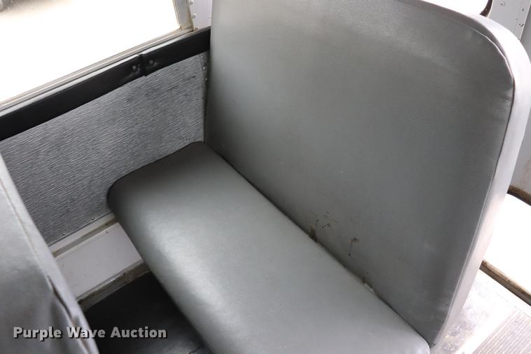 image for item EJ9756 2000 International 3800 school bus