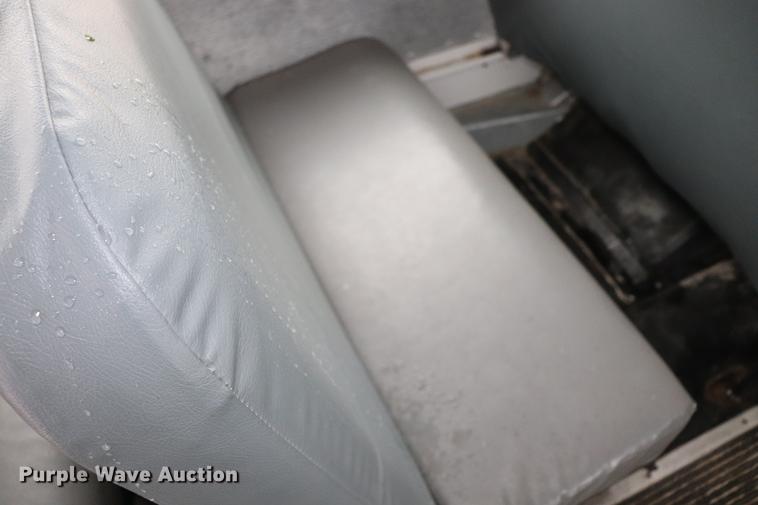 image for item EJ9756 2000 International 3800 school bus