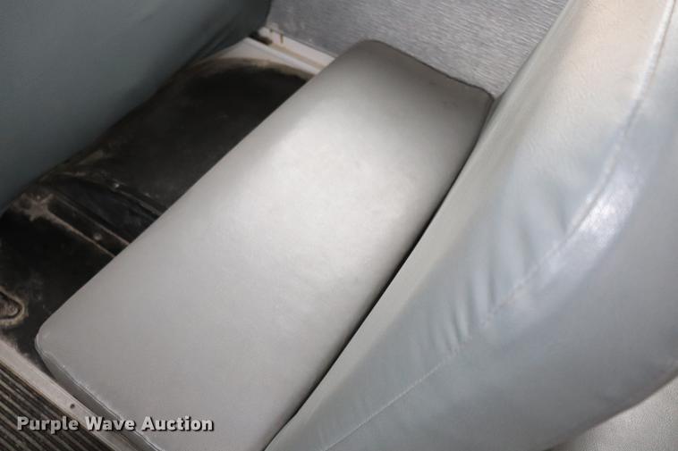 image for item EJ9756 2000 International 3800 school bus