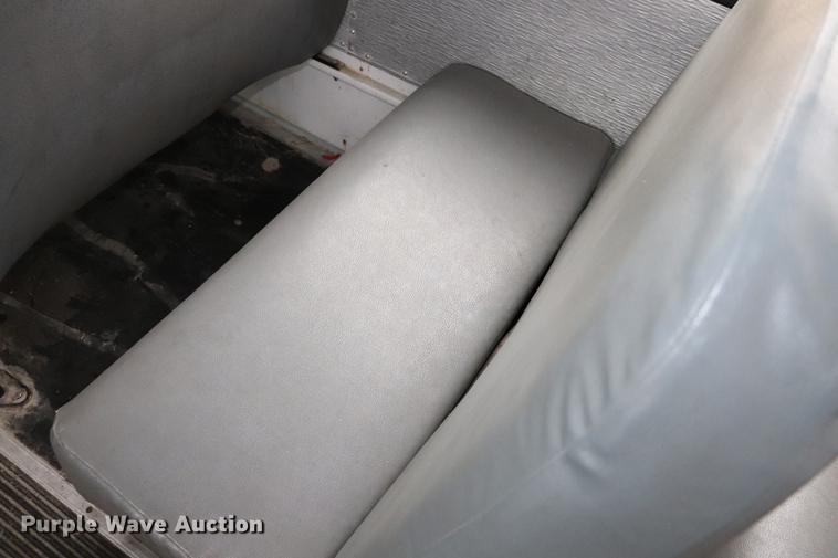 image for item EJ9756 2000 International 3800 school bus