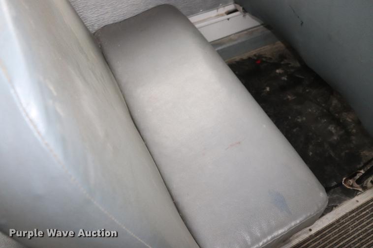 image for item EJ9756 2000 International 3800 school bus